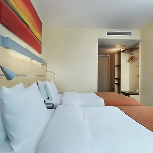 https://holiday-inn-express-berlin-city-centre-west.find-berlin-hotels.com